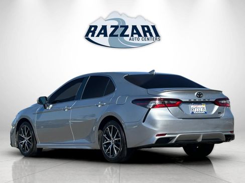 Used 2022 Toyota Camry SE image 5