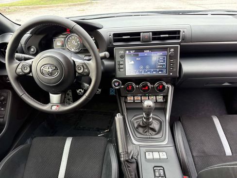 Used 2026 Toyota GR86 Premium w/ ALL Weather Mat Package (TMS) RWD image 17