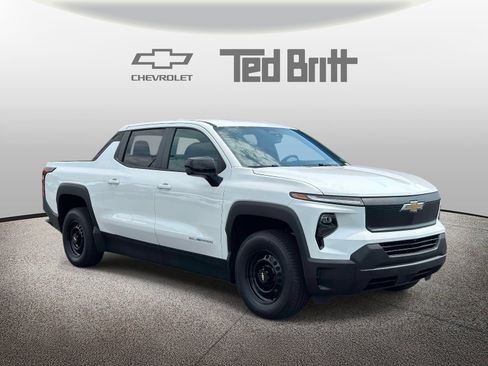 Used 2025 Chevrolet Silverado EV W/T AWD/4WD image 3