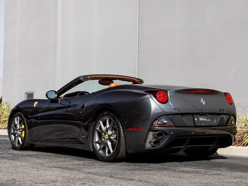 Used 2010 Ferrari California image 3