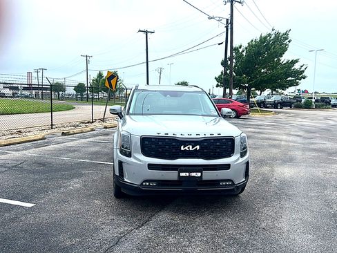 Used 2022 Kia Telluride SX w/ SX Prestige Package image 3