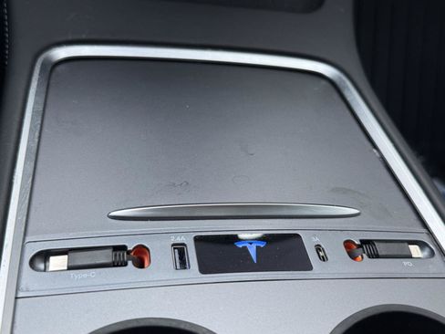 Used 2024 Tesla Model Y Long Range AWD/4WD image 17