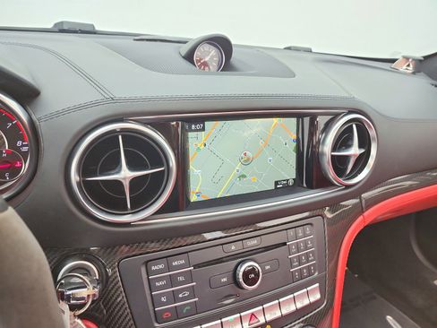 Used 2018 Mercedes-Benz SL 63 AMG image 7