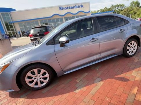 Used 2023 Toyota Corolla LE FWD image 6