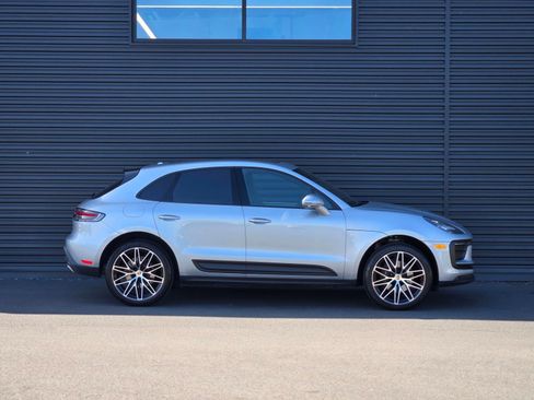 Certified 2025 Porsche Macan AWD/4WD image 8