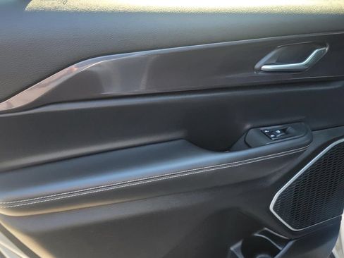 Used 2021 Jeep Grand Cherokee L Laredo AWD/4WD image 15
