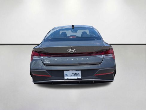 Used 2024 Hyundai Elantra SEL FWD image 5