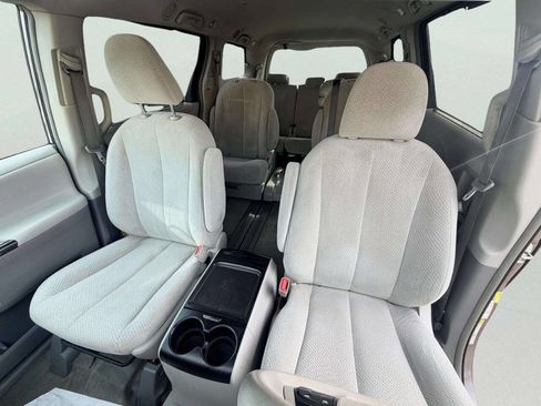 Used 2013 Toyota Sienna LE image 17