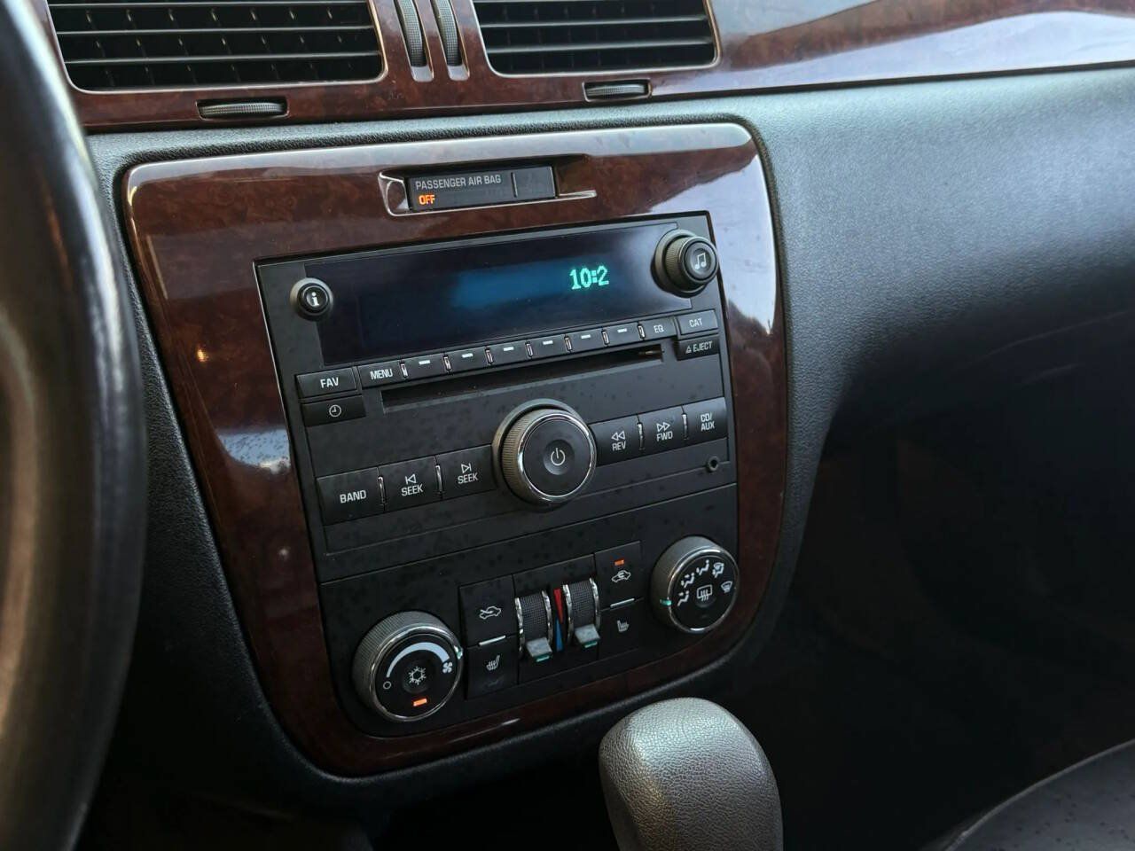 Used 2010 Chevrolet Impala LTZ FWD image 20