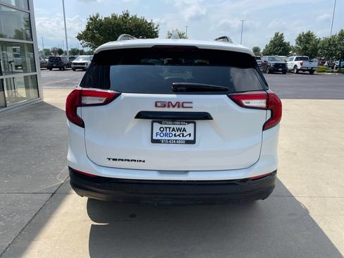 Used 2024 GMC Terrain SLE w/ Elevation Edition FWD image 6