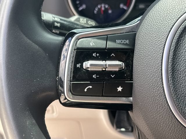 Certified 2024 Kia Carnival LX FWD image 20