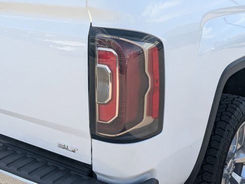 Used 2018 GMC Sierra 1500 SLT w/ SLT Premium Package AWD/4WD image 11