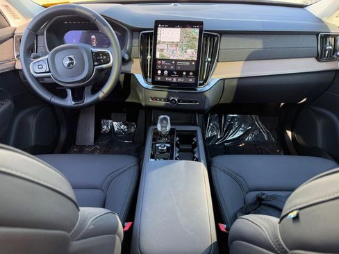 Certified 2025 Volvo XC90 B6 Plus image 12