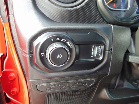 Used 2024 Jeep Wrangler Rubicon w/ Convenience Group image 19