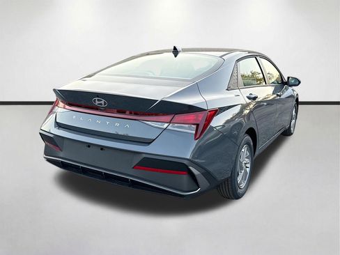 New 2026 Hyundai Elantra SE image 3