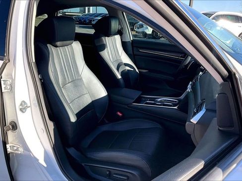 Used 2020 Honda Accord Touring image 10