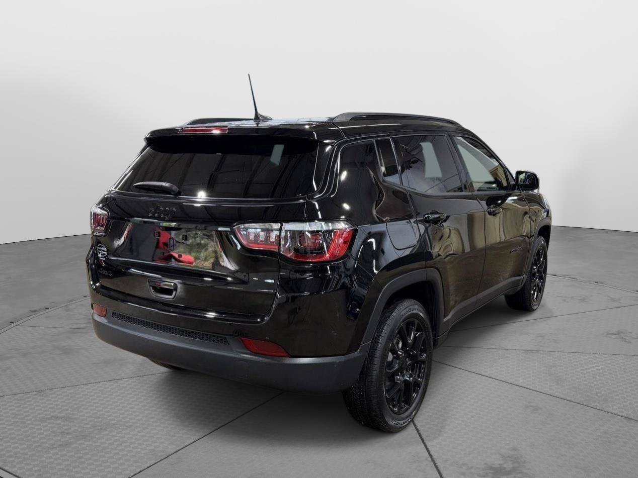 Used 2023 Jeep Compass Latitude AWD/4WD image 14
