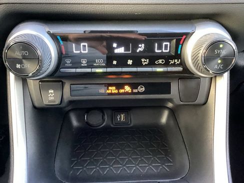Used 2025 Toyota RAV4 XLE AWD/4WD image 19