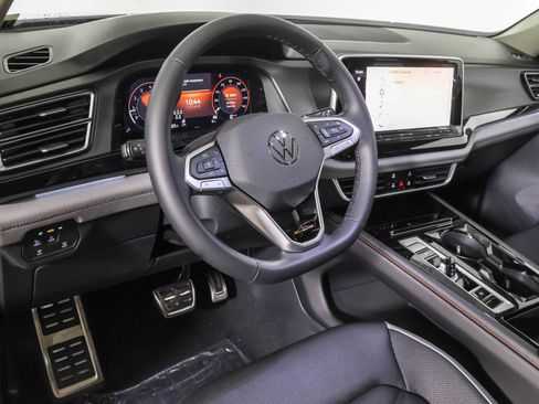New 2026 Volkswagen Atlas Peak Edition image 3