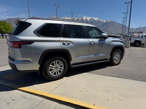 Used 2025 Toyota Sequoia SR5 AWD/4WD image 4