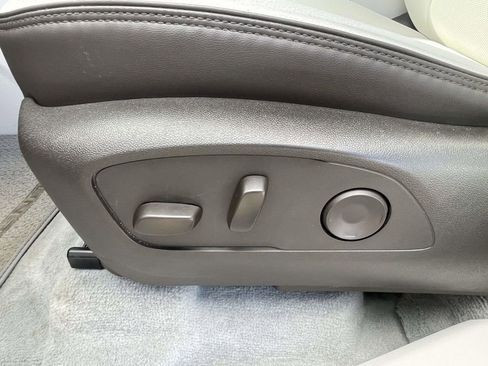 Used 2024 GMC Acadia Denali image 17