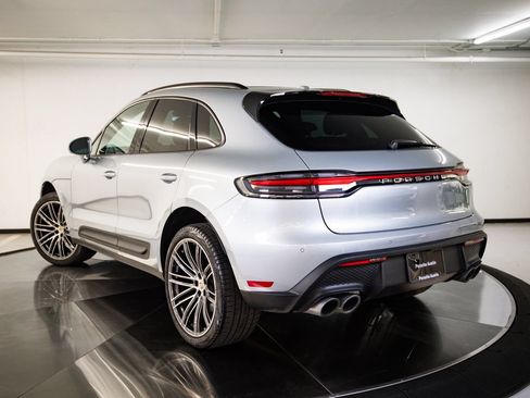 Certified 2026 Porsche Macan AWD/4WD image 3