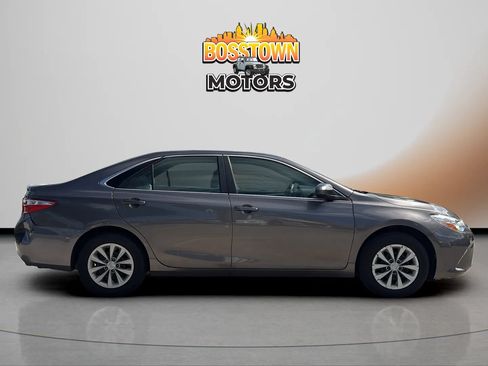 Used 2017 Toyota Camry LE FWD image 9