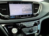 New 2025 Chrysler Pacifica Select image 5