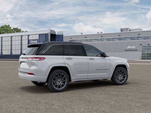 New 2026 Jeep Grand Cherokee Summit image 2
