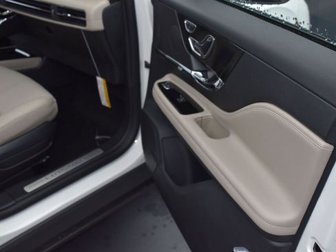 New 2025 Lincoln Corsair Reserve w/ Jet Appearance Package image 16