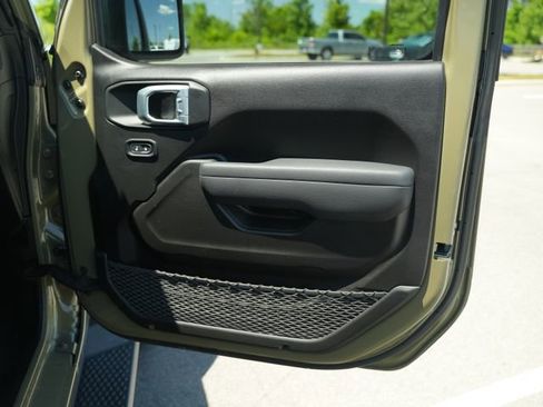 Used 2025 Jeep Wrangler Sport AWD/4WD image 18