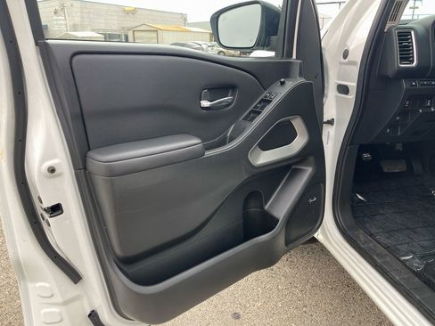Used 2024 Nissan Frontier SV w/ SV Convenience Package image 18