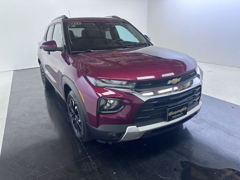 Used 2022 Chevrolet TrailBlazer LT w/ Convenience Package FWD image 3