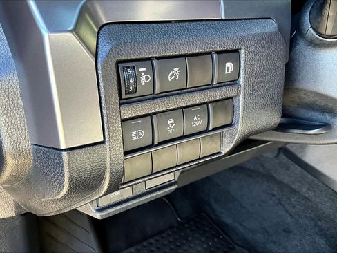 Used 2025 Toyota Tacoma TRD Off-Road image 31