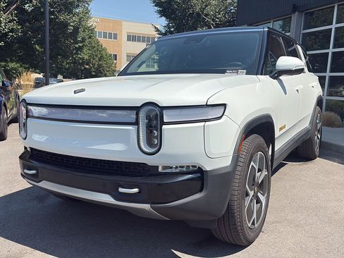 Used 2024 Rivian R1S Adventure AWD/4WD image 4