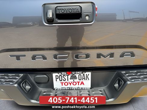 Used 2023 Toyota Tacoma SR w/ SR Convenience Package RWD image 31