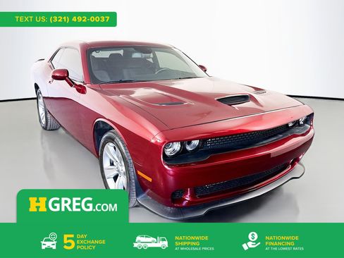 Used 2022 Dodge Challenger SXT RWD image 1