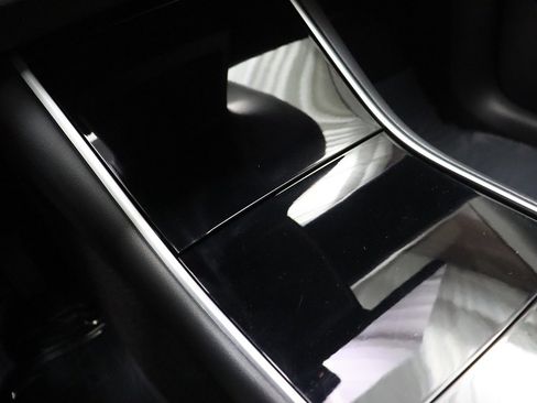 Used 2021 Tesla Model Y Long Range image 52