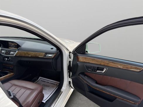 Used 2011 Mercedes-Benz E 550 4MATIC Sedan image 19