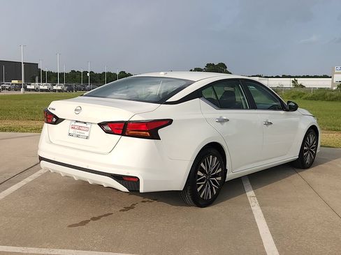 Used 2025 Nissan Altima 2.5 SV FWD image 5