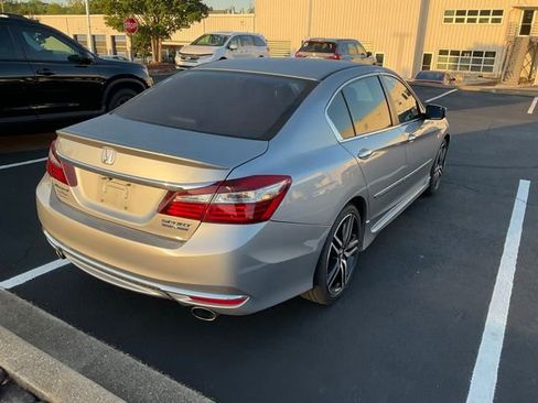 Used 2017 Honda Accord Sport Special Edition image 6