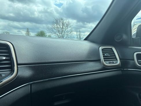 Used 2014 Jeep Grand Cherokee Limited w/ Luxury Group II image 33