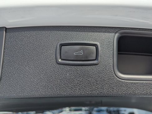 Used 2020 Porsche Macan AWD/4WD image 40