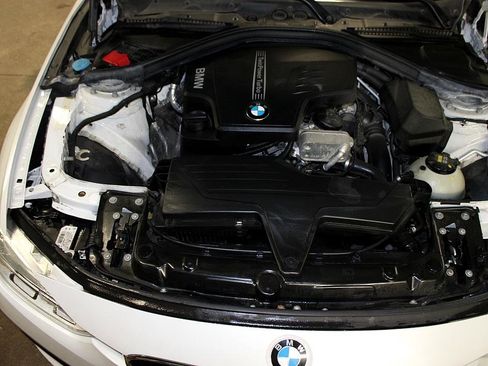 Used 2018 BMW 320i xDrive Sedan image 9