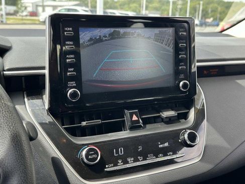 Used 2020 Toyota Corolla LE image 18