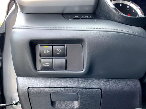 Used 2023 Toyota Highlander XLE FWD image 33