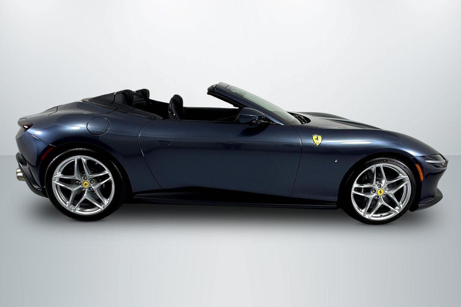 Used 2024 Ferrari Roma Spider RWD image 4