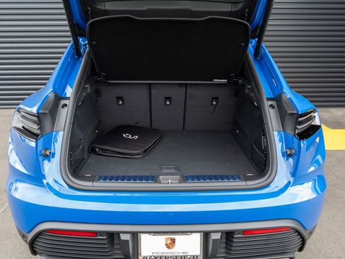 New 2026 Porsche Macan Electric RWD image 36