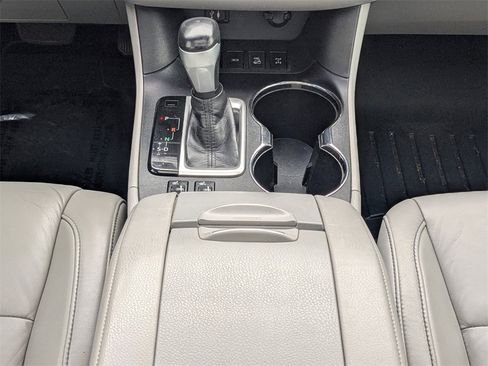 Used 2015 Toyota Highlander XLE image 21