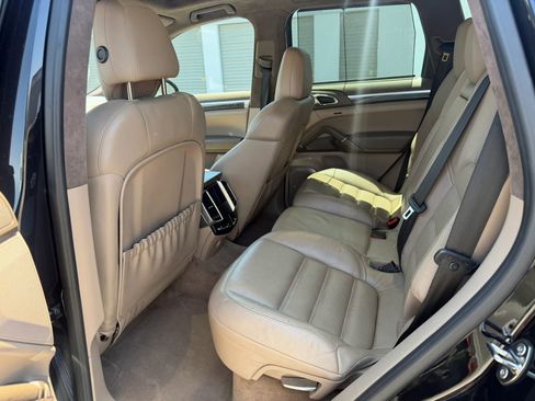 Used 2014 Porsche Cayenne Turbo S AWD/4WD image 9